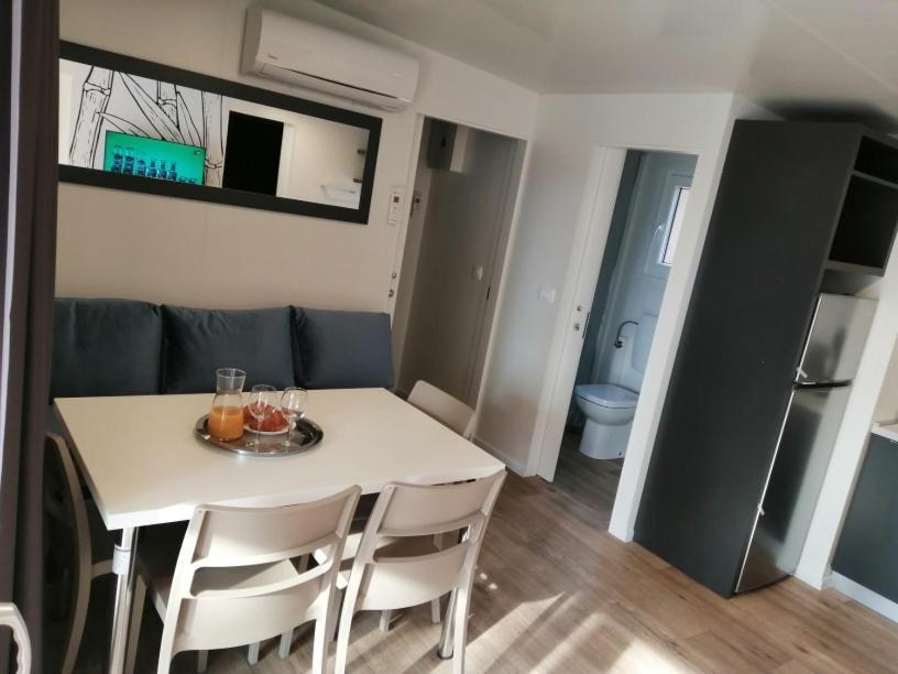 Mobile Home Anamari ビオグラード・ナ・モル エクステリア 写真