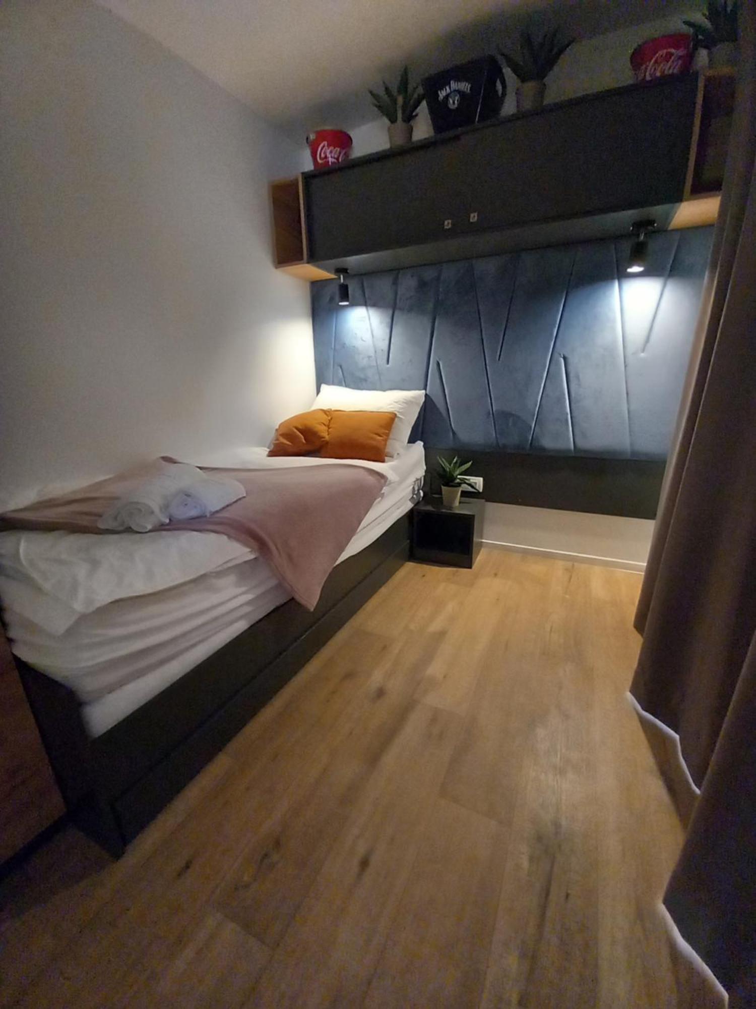 Mobile Home Anamari ビオグラード・ナ・モル エクステリア 写真